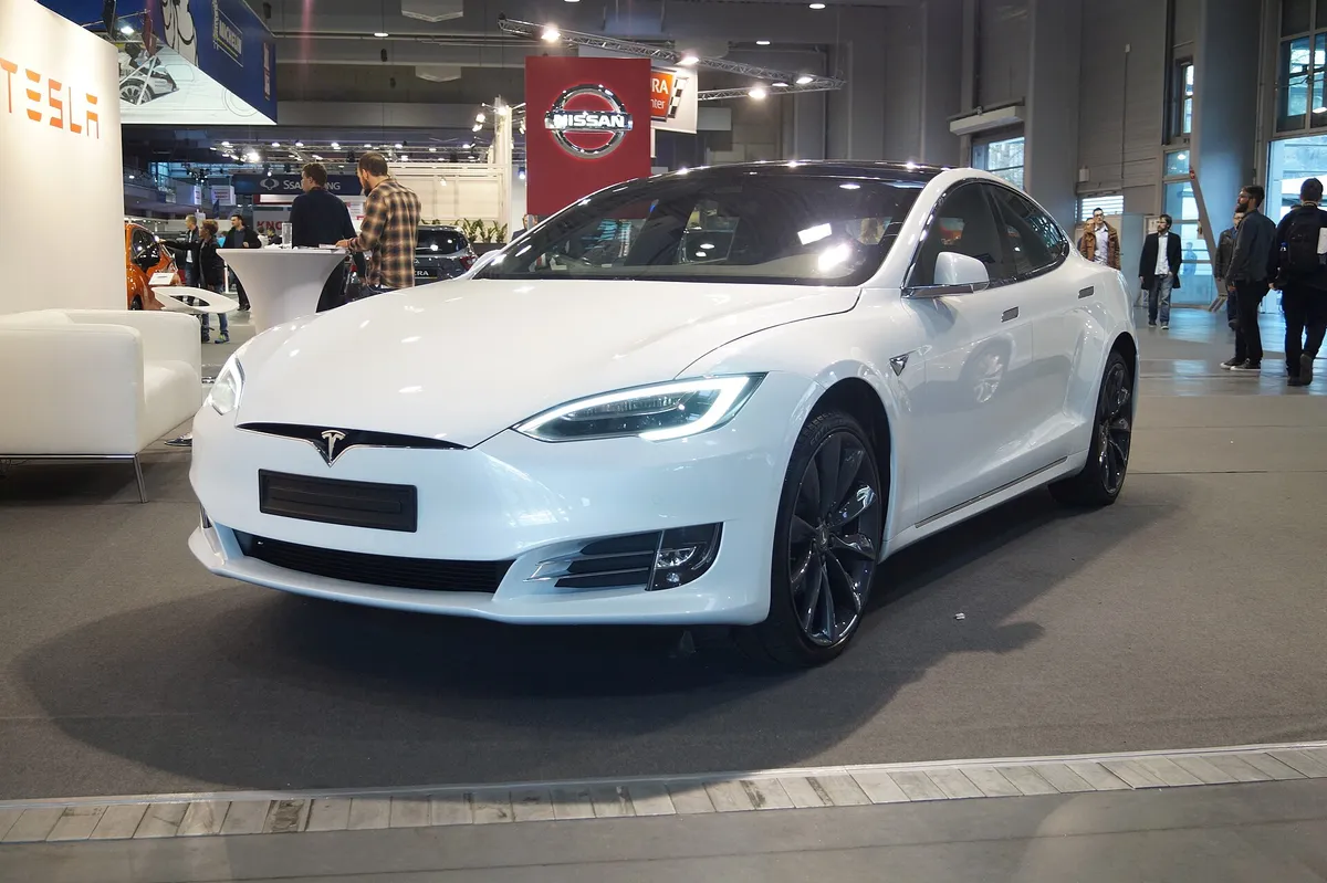 Przód Tesli model S na Motor Show Poznań 2017