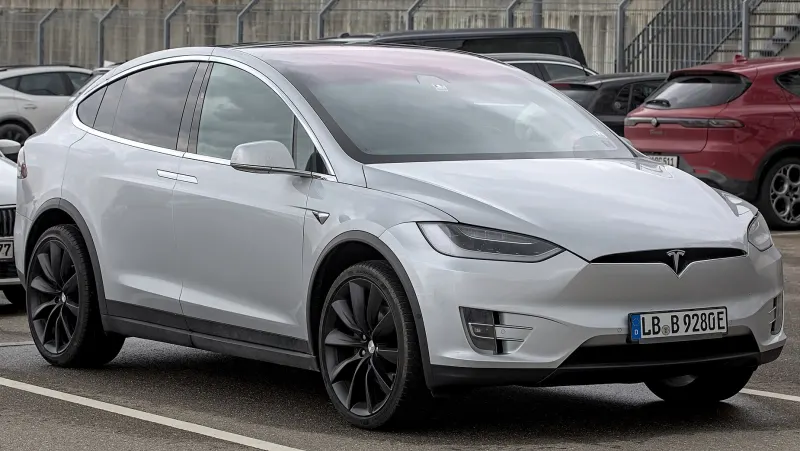 White Tesla Model X 100D
