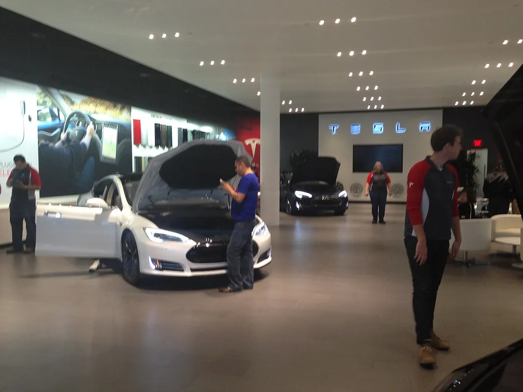 Tesla Showroom, Santana Row